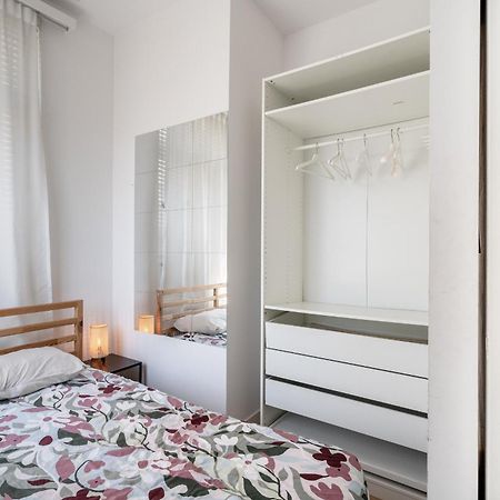 Light Modern Apartment In The Heart Of Anvers Dış mekan fotoğraf