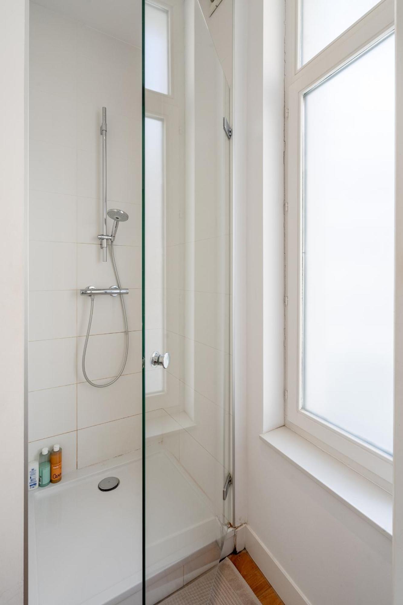 Light Modern Apartment In The Heart Of Anvers Dış mekan fotoğraf